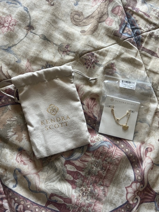 HOST PICK 💛 Kendra Scott Ari Gold Heart Multistrand Necklace 💛 - Picture 3 of 5